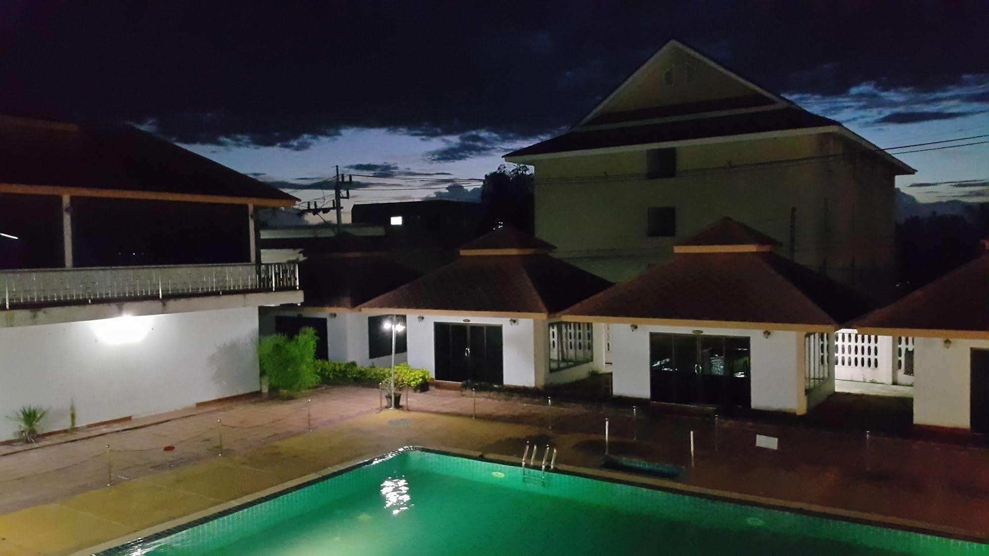 Sadudee Mansion Hotel Surat Thani Buitenkant foto